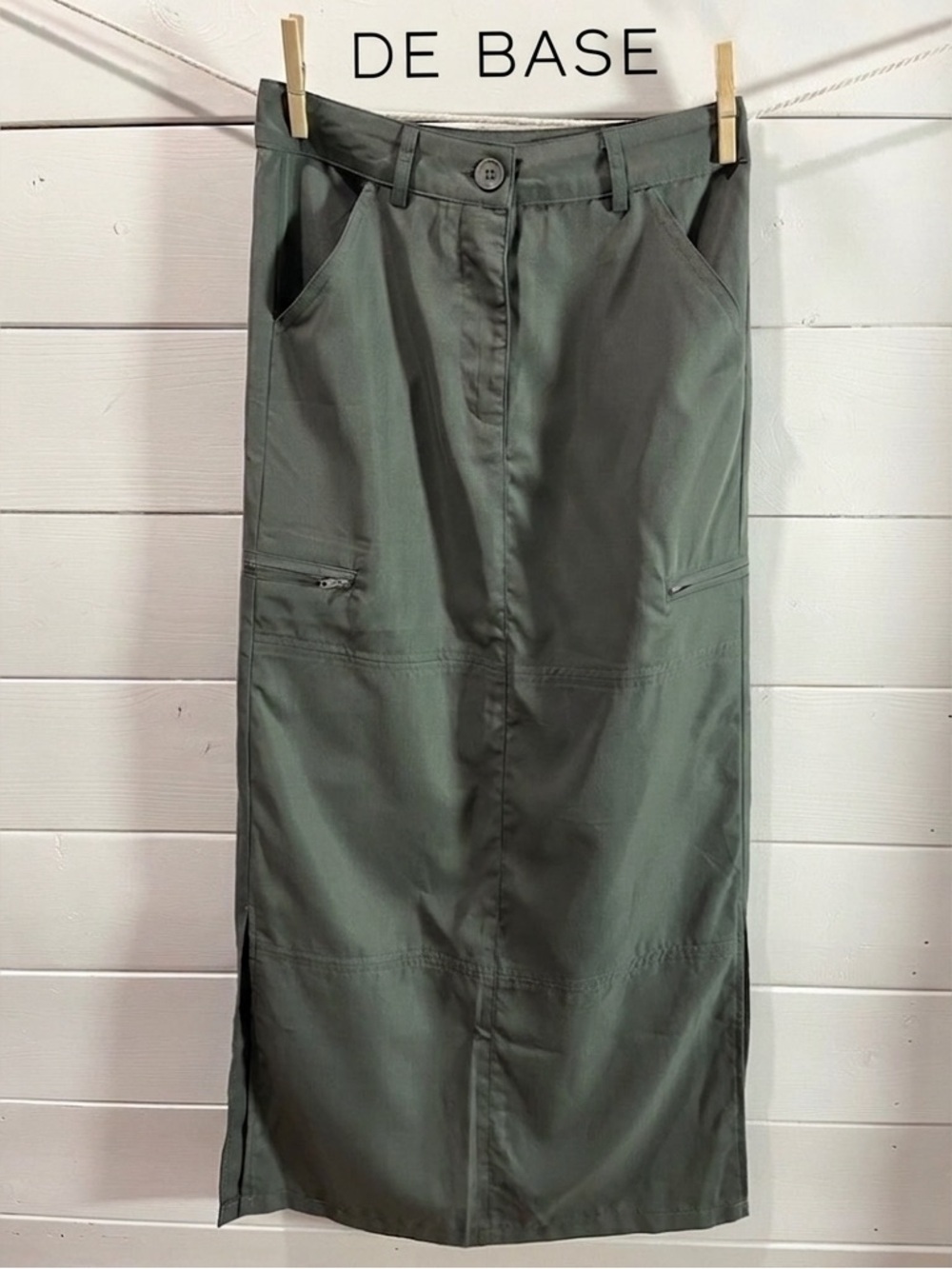 DE BASE – XS – Long Green Skirt with Pockets